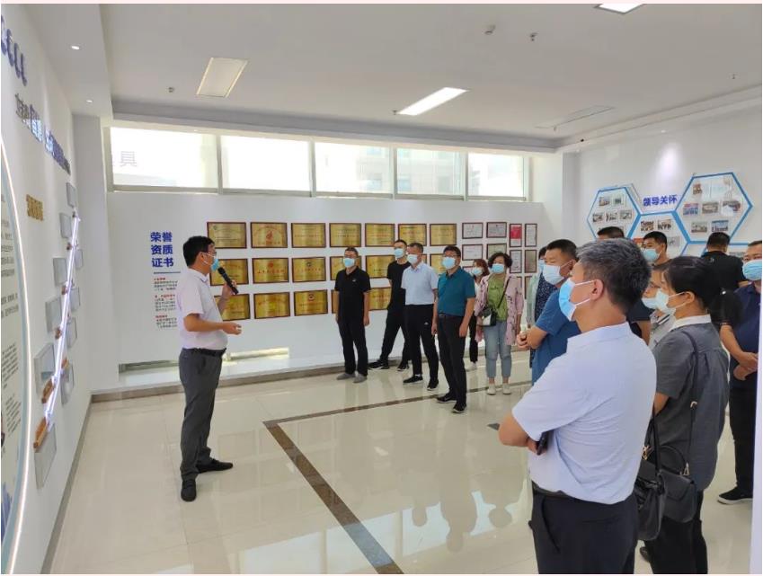 石嘴山市企業(yè)家考察團(tuán)蒞臨華鼎偉業(yè)參觀(guān)考察