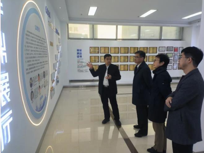 山東工商學院黨委副書記、校長楊同毅一行蒞臨華鼎偉業(yè)參觀考察工作