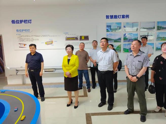 煙臺汽車工程職業(yè)學(xué)院黨委書記李翠玲一行蒞臨華鼎偉業(yè)參觀考察