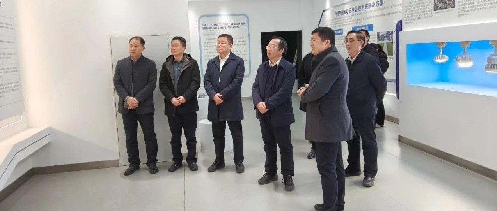 省人大常委會委員、法制委員會主任委員張振忠一行蒞臨華鼎偉業(yè)開展《山東省優(yōu)化營商環(huán)境條例（修正草案）》立法調研